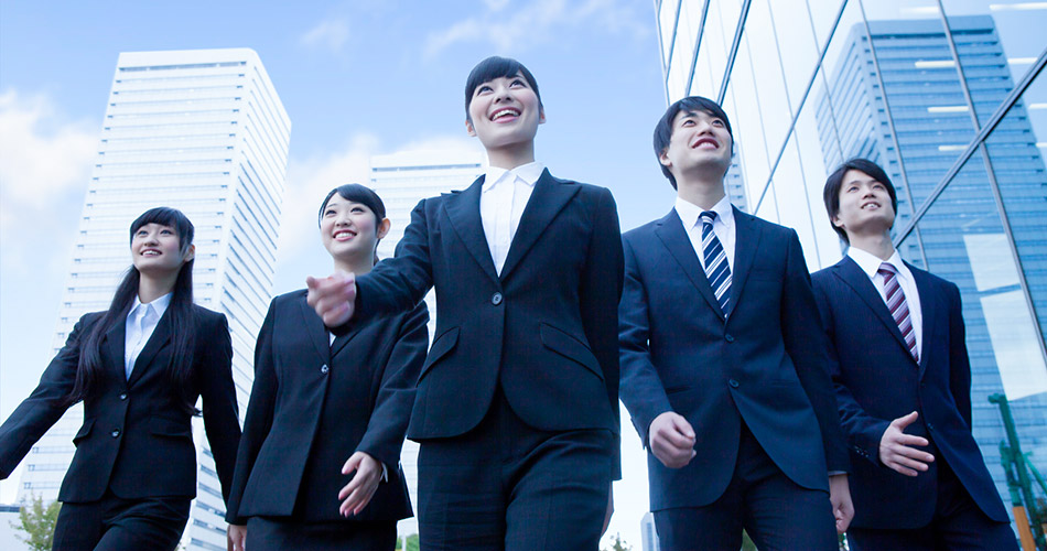 笑顔の新卒社員達